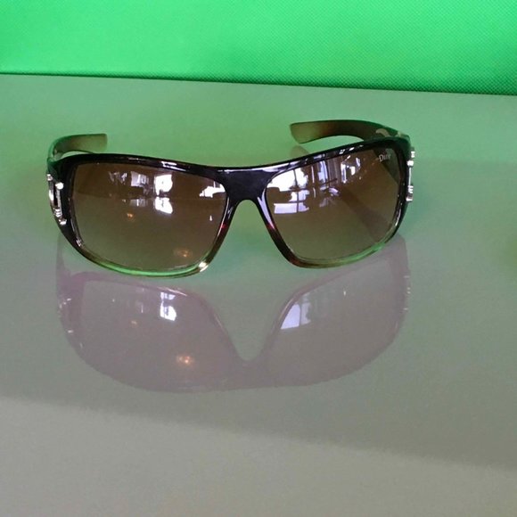 Dior Sunglass with Versace Case - Picture 3 of 14